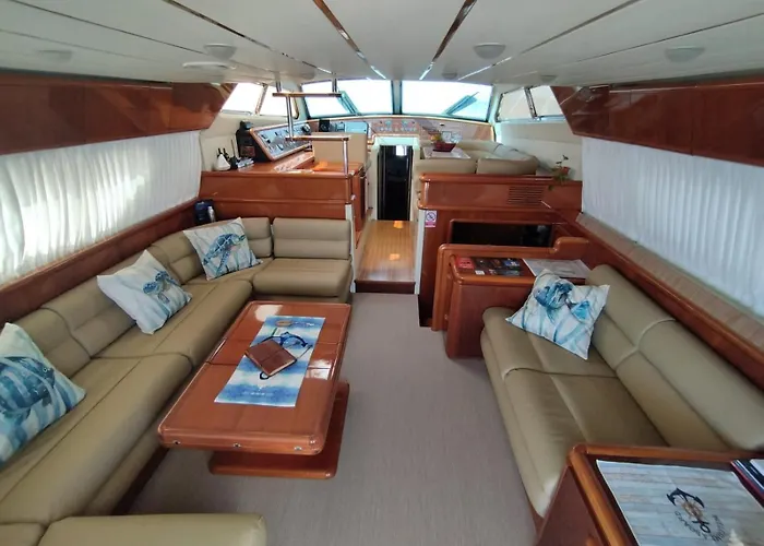 Captain Cangrejo Yacht