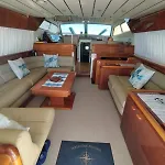 Captain Cangrejo Yacht Botel