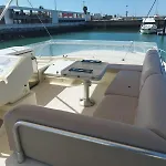 Botel Captain Cangrejo Yacht