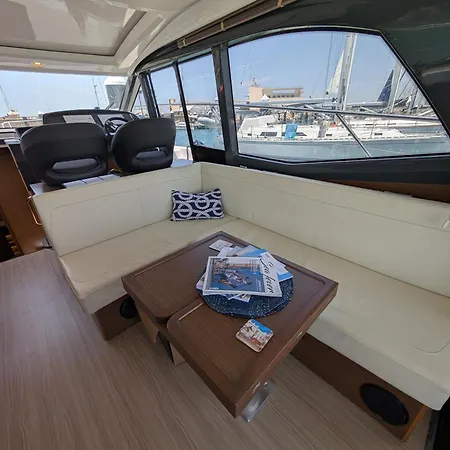 Botel Sea Esta *
