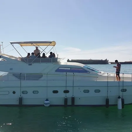 Hotel na wodzie Captain Cangrejo Yacht