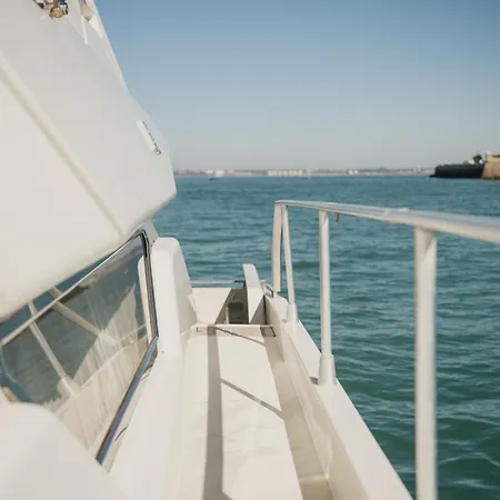 Captain Cangrejo Yacht Botel Cadiz