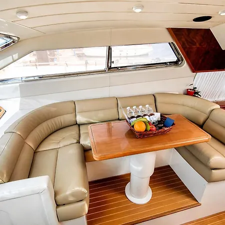 ספינת מלון Captain Cangrejo Yacht קדיז