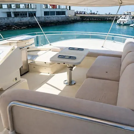 Botel Captain Cangrejo Yacht Cadiz