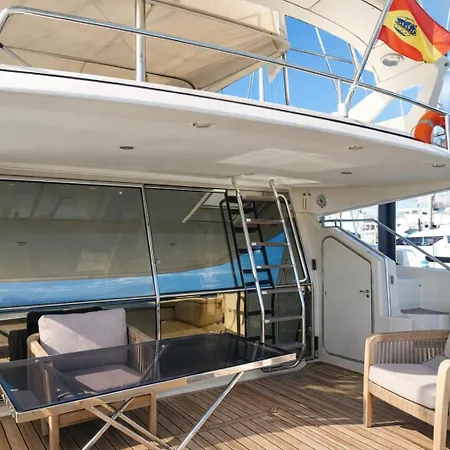 Captain Cangrejo Yacht Botel *