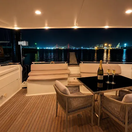 Captain Cangrejo Yacht Botel *