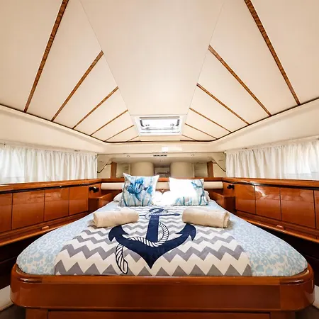 ספינת מלון Captain Cangrejo Yacht קדיז