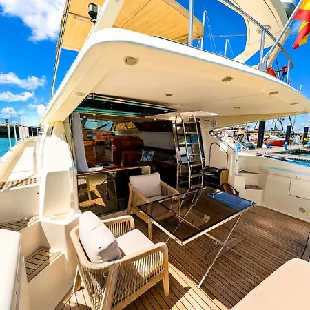 Captain Cangrejo Yacht