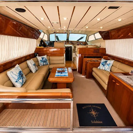 Captain Cangrejo Yacht Botel