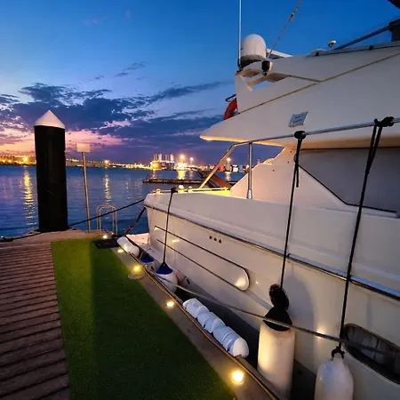 Botel Captain Cangrejo Yacht Cadiz