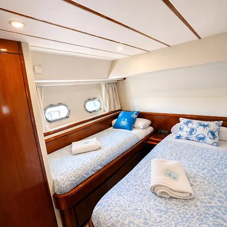 Captain Cangrejo Yacht