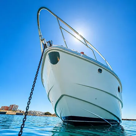 Captain Cangrejo Yacht Botel