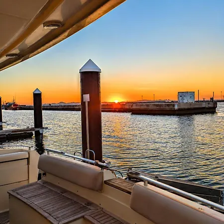 Botel Captain Cangrejo Yacht *