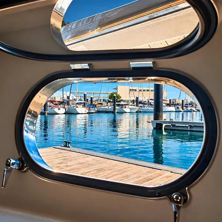 Botel Captain Cangrejo Yacht *