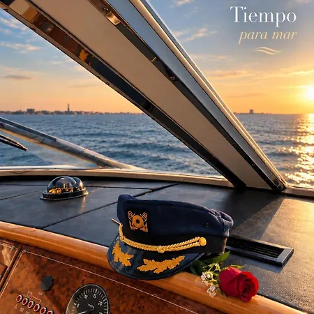Captain Cangrejo Yacht Botel