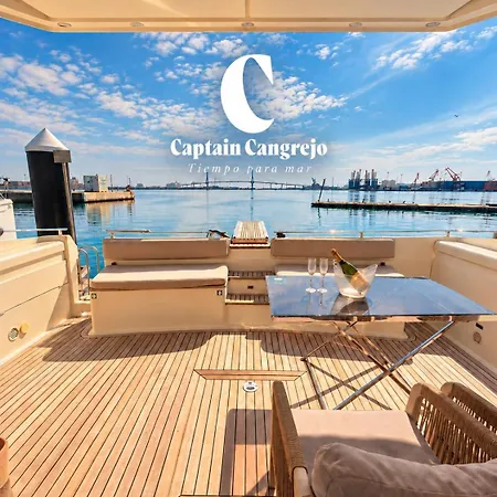Captain Cangrejo Yacht Botel