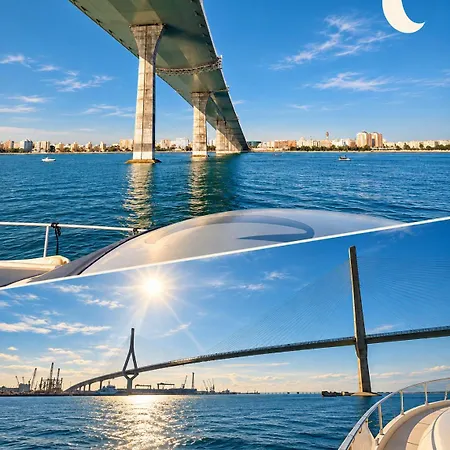 Captain Cangrejo Yacht Botel Cádiz