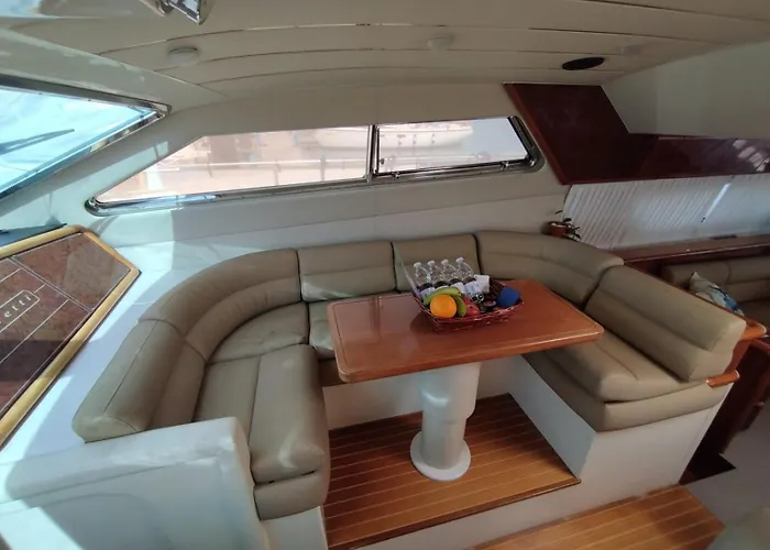 Hotel na wodzie Captain Cangrejo Yacht