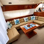 Captain Cangrejo Yacht *