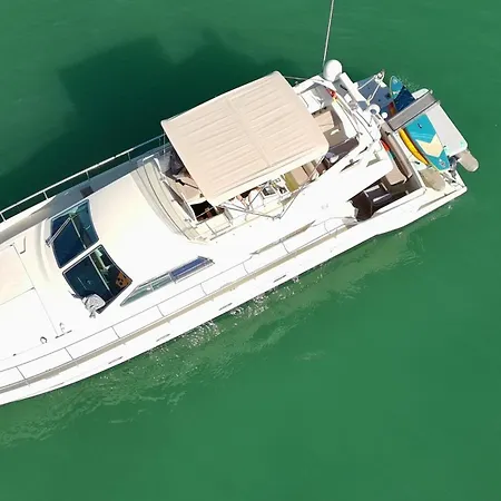 Captain Cangrejo Yacht *