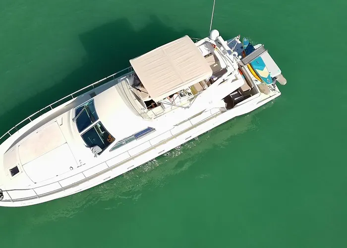 Captain Cangrejo Yacht *