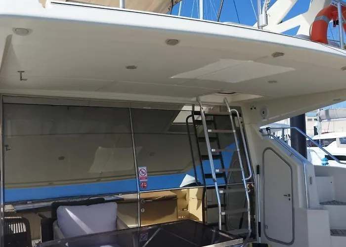 보트호텔 Captain Cangrejo Yacht 카디스