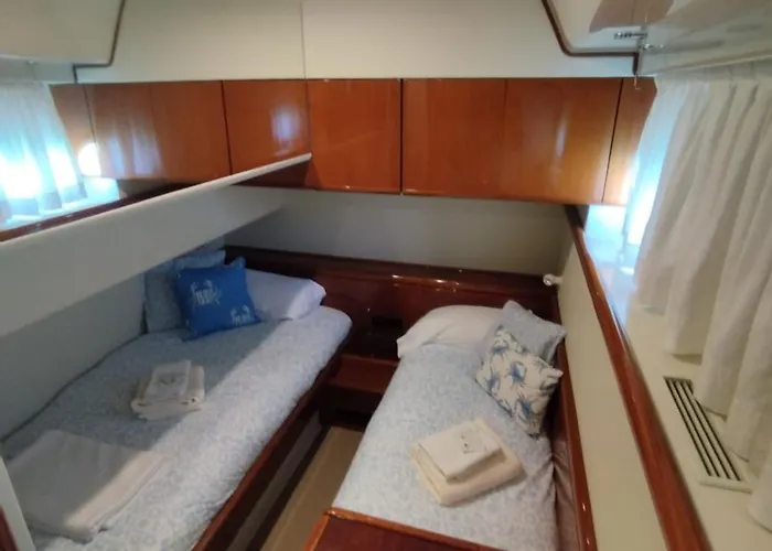 보트호텔 Captain Cangrejo Yacht *